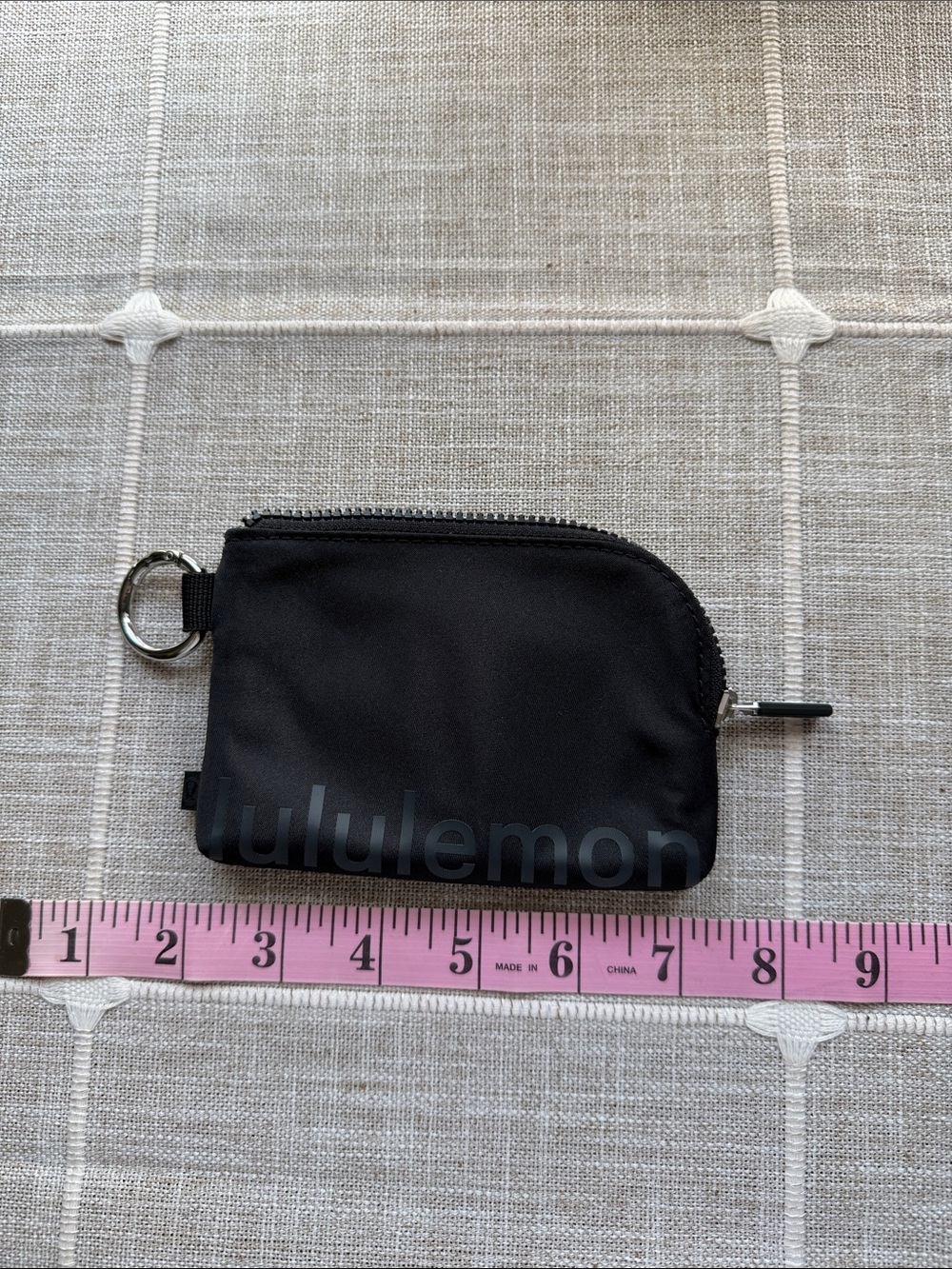 lululemon clipable card pouch in dark granite